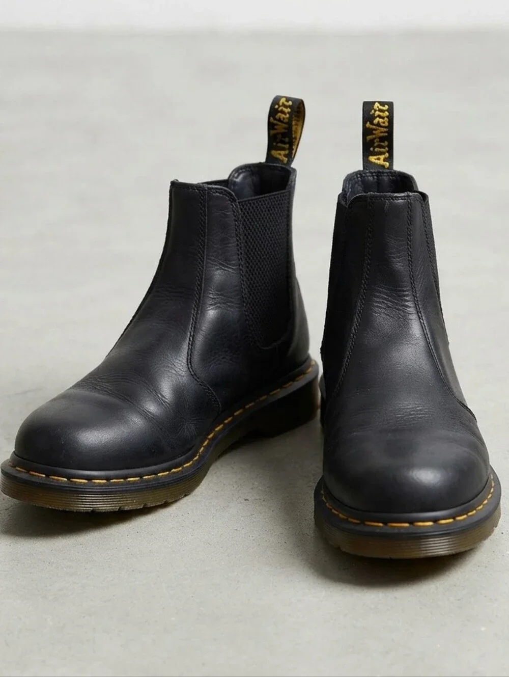 ​Dr. Martens 2976 Black Leather Chelsea Boots Unisex US Men 7 / US Women 8